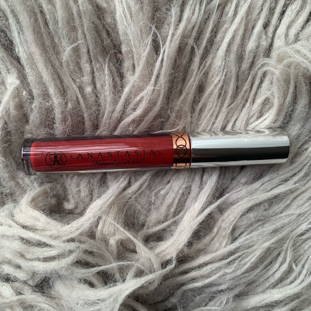 Anastasia liquid lipstick in Heathers